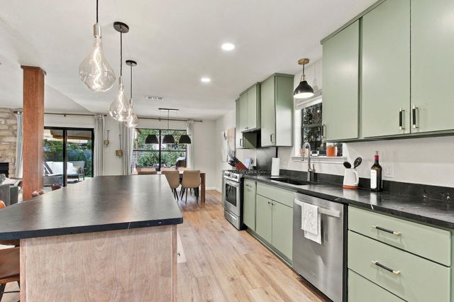 9706 Woodshire DR, Austin, TX 78748