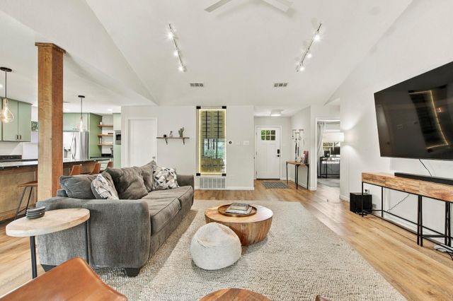 9706 Woodshire DR, Austin, TX 78748