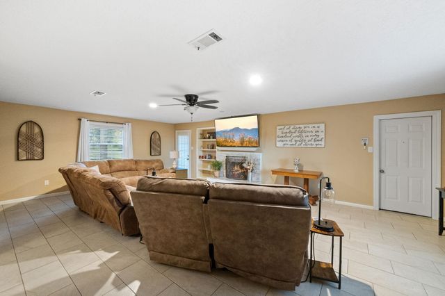 203 N Bayou Bend Drive, Baytown, TX 77521