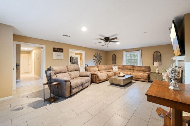 203 N Bayou Bend Drive, Baytown, TX 77521