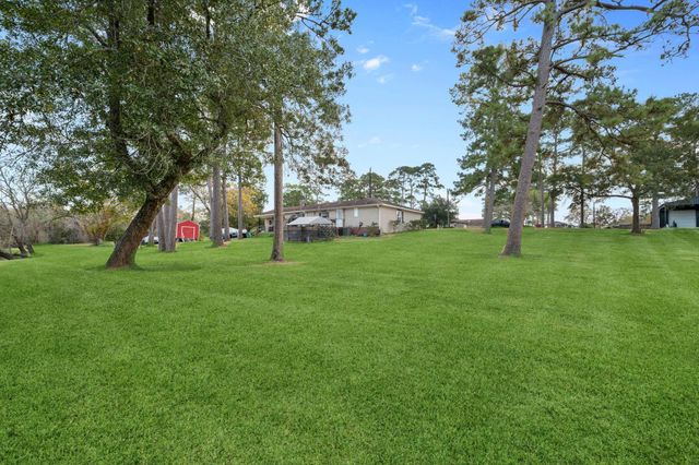 203 N Bayou Bend Drive, Baytown, TX 77521