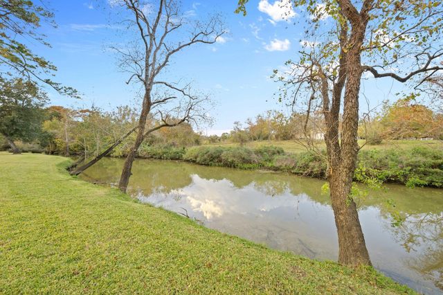 203 N Bayou Bend Drive, Baytown, TX 77521