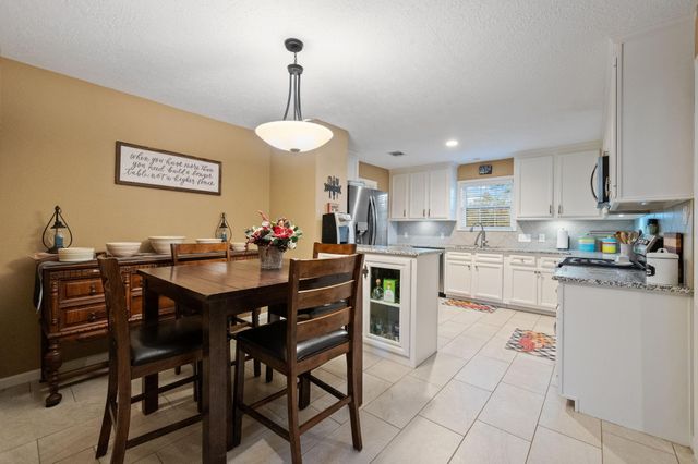 203 N Bayou Bend Drive, Baytown, TX 77521