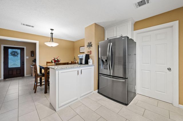 203 N Bayou Bend Drive, Baytown, TX 77521