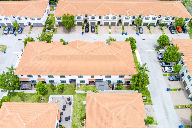 1009 Sweet Briar Lane, Riviera Beach, FL 33410