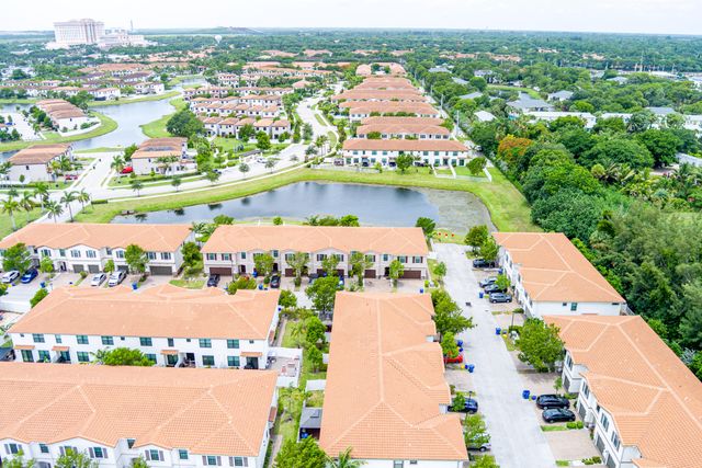 1009 Sweet Briar Lane, Riviera Beach, FL 33410