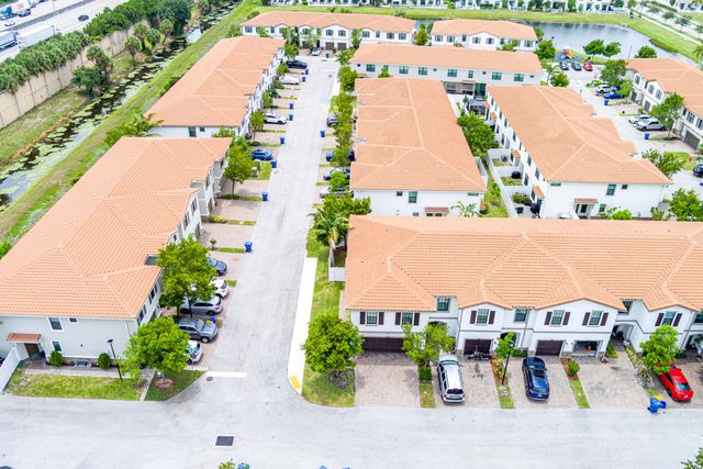 1009 Sweet Briar Lane, Riviera Beach, FL 33410