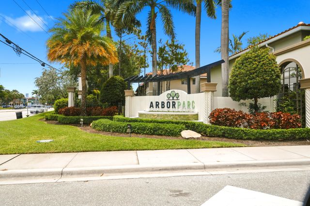 1009 Sweet Briar Lane, Riviera Beach, FL 33410