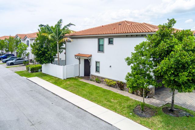 1009 Sweet Briar Lane, Riviera Beach, FL 33410