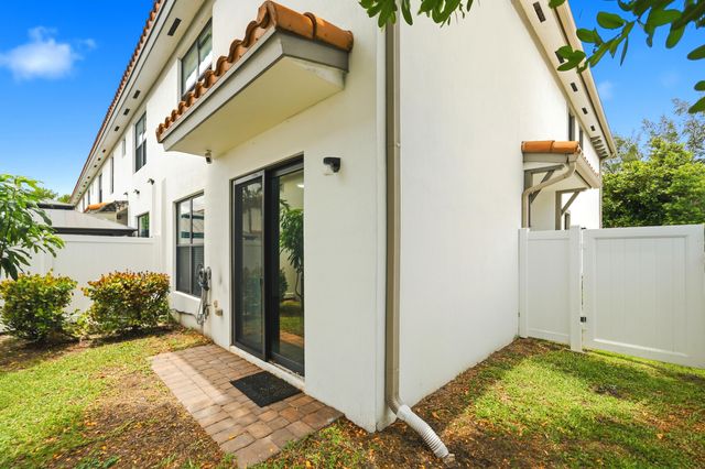 1009 Sweet Briar Lane, Riviera Beach, FL 33410