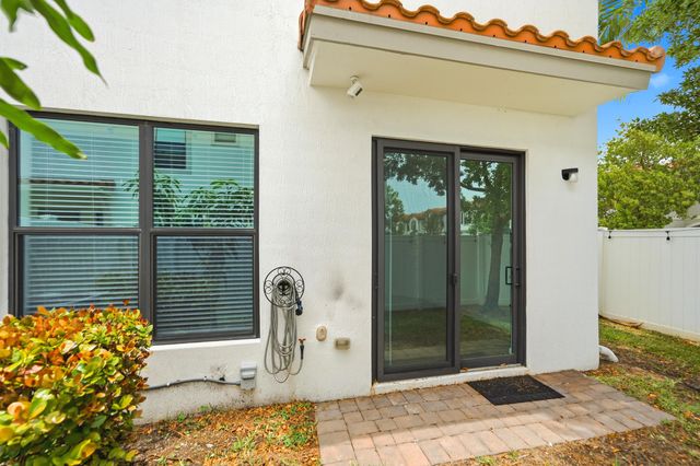 1009 Sweet Briar Lane, Riviera Beach, FL 33410