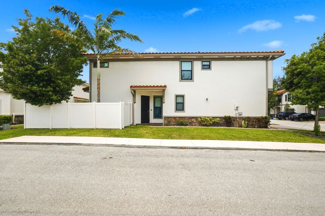 1009 Sweet Briar Lane, Riviera Beach, FL 33410