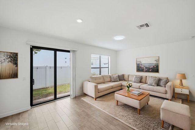 1009 Sweet Briar Lane, Riviera Beach, FL 33410