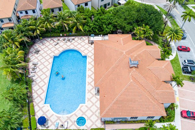1009 Sweet Briar Lane, Riviera Beach, FL 33410