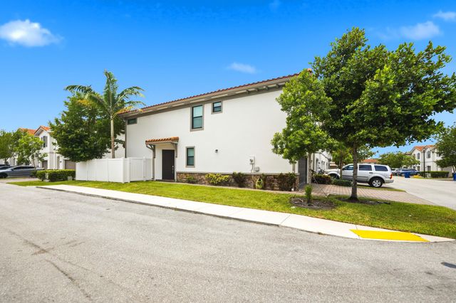 1009 Sweet Briar Lane, Riviera Beach, FL 33410
