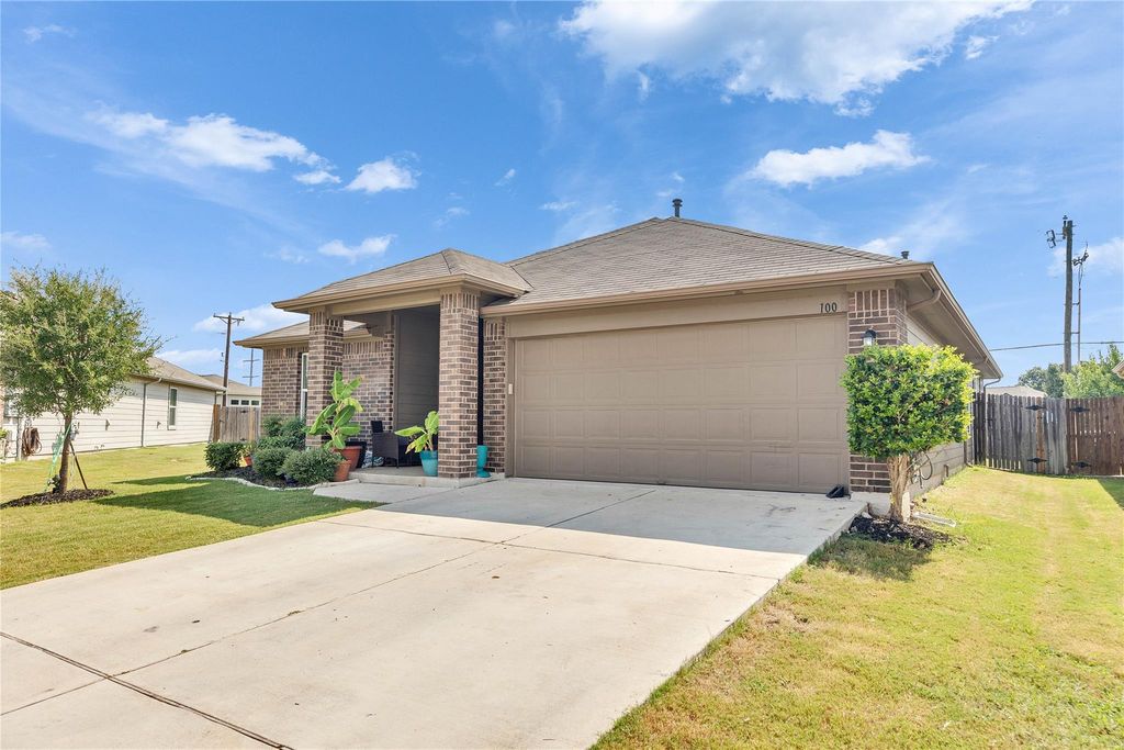 100 Quarton DR, Hutto, TX 78634
