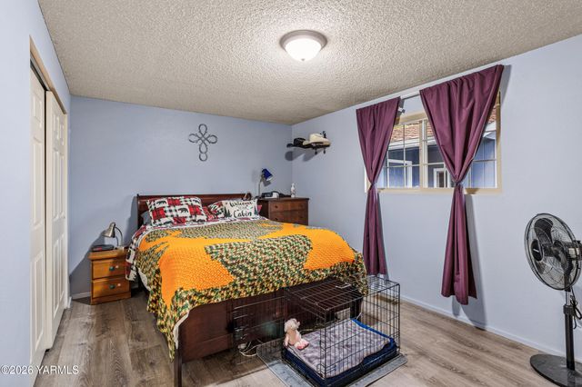 106 N 12th St, Selah, WA 98942