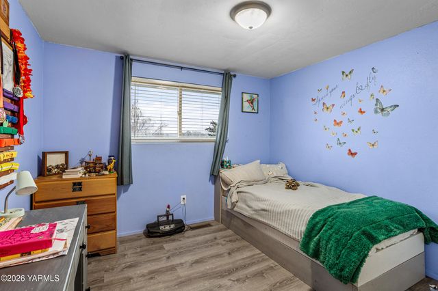 106 N 12th St, Selah, WA 98942