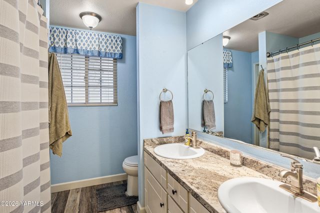 106 N 12th St, Selah, WA 98942