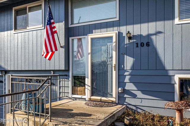 106 N 12th St, Selah, WA 98942