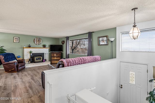 106 N 12th St, Selah, WA 98942