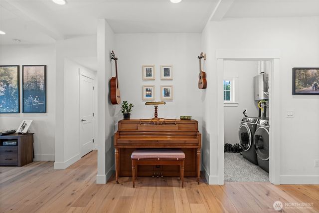 41 E Blackwell Street, Allyn, WA 98524