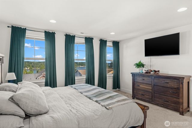 41 E Blackwell Street, Allyn, WA 98524