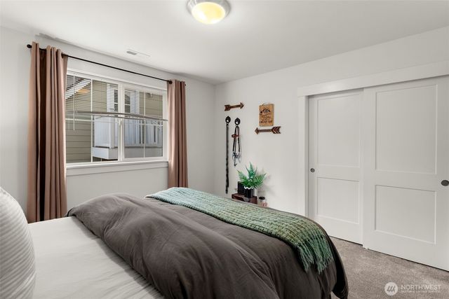 41 E Blackwell Street, Allyn, WA 98524