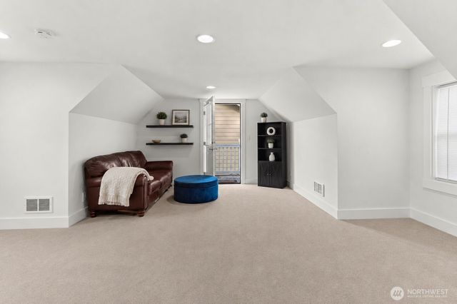 41 E Blackwell Street, Allyn, WA 98524