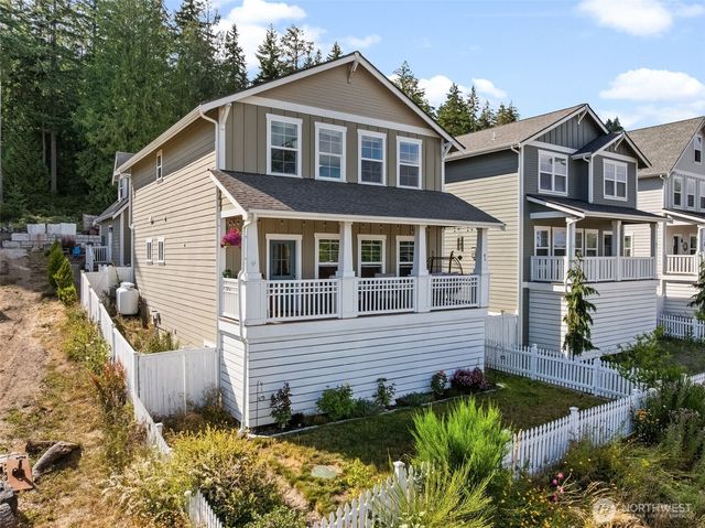 41 E Blackwell Street, Allyn, WA 98524