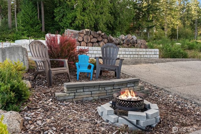 41 E Blackwell Street, Allyn, WA 98524