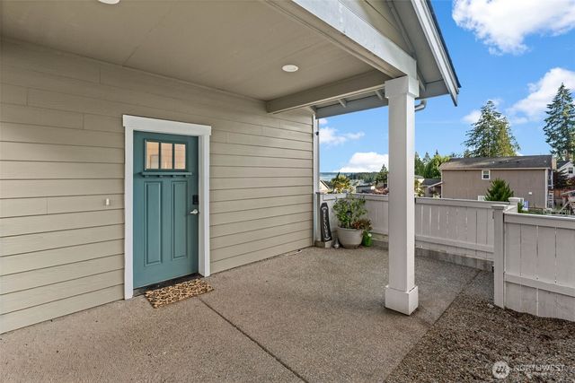 41 E Blackwell Street, Allyn, WA 98524