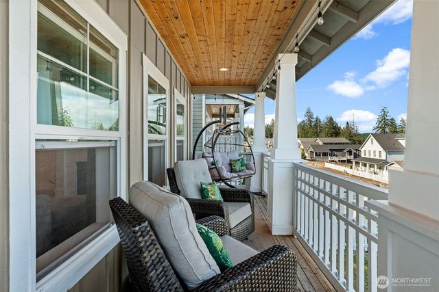 41 E Blackwell Street, Allyn, WA 98524