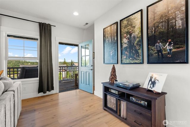 41 E Blackwell Street, Allyn, WA 98524