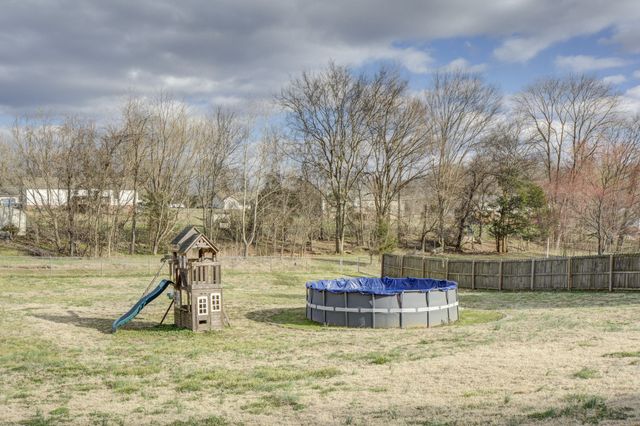 2611 Cummings Cir, Clarksville, TN 37042