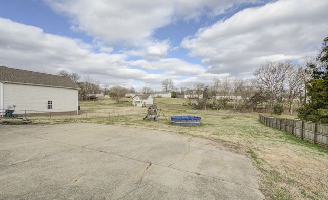 2611 Cummings Cir, Clarksville, TN 37042