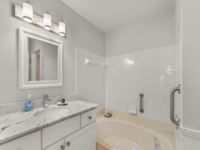219 Park Shores Circle 219B, Vero Beach, FL 32963