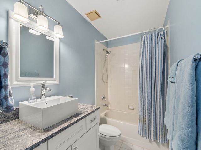 219 Park Shores Circle 219B, Vero Beach, FL 32963