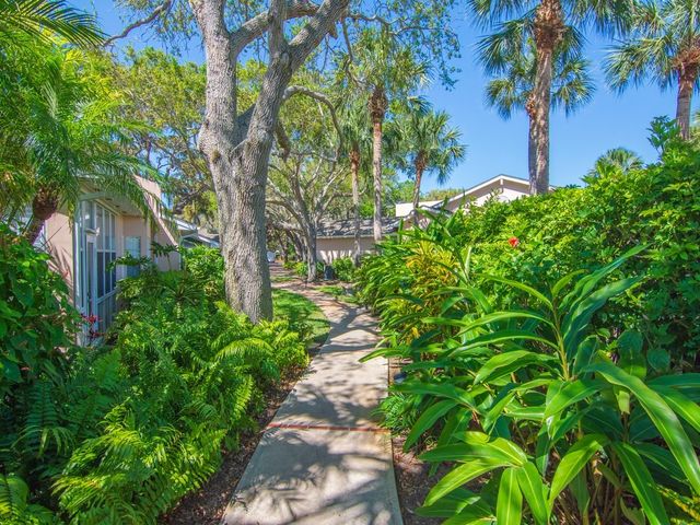 219 Park Shores Circle 219B, Vero Beach, FL 32963