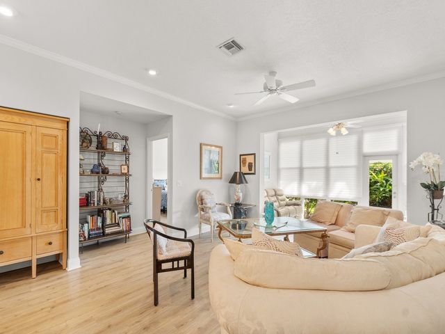 219 Park Shores Circle 219B, Vero Beach, FL 32963