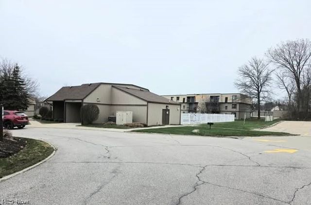 9660 Cove Drive F-16, North Royalton, OH 44133