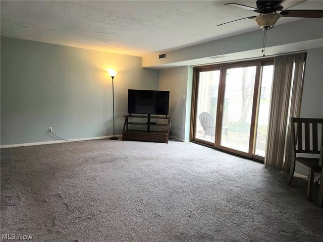 9660 Cove Drive F-16, North Royalton, OH 44133