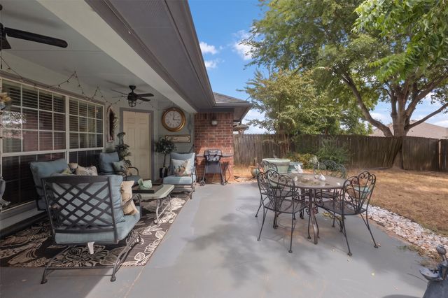 107 N Collin Drive, Chandler, TX 75758