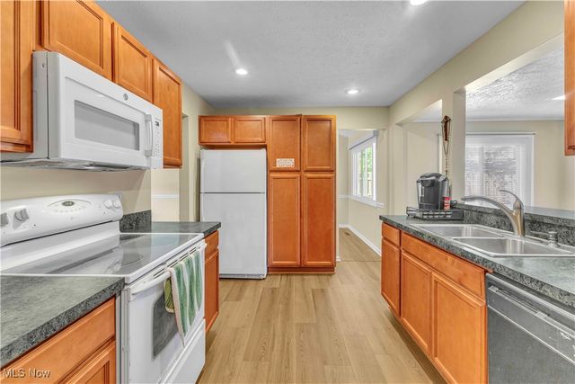 4283 Holl Avenue, Sheffield Lake, OH 44054