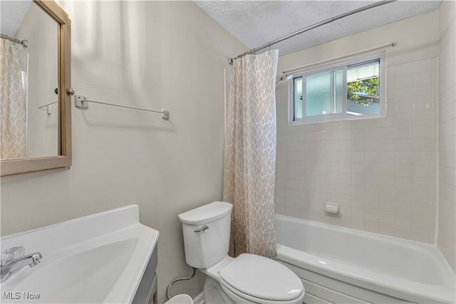 4283 Holl Avenue, Sheffield Lake, OH 44054