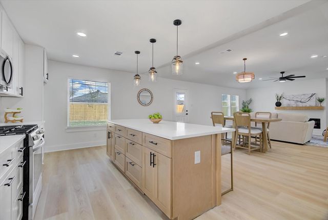 5822 Birchmont Drive, Houston, TX 77092