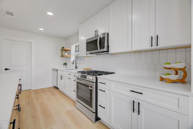 5822 Birchmont Drive, Houston, TX 77092