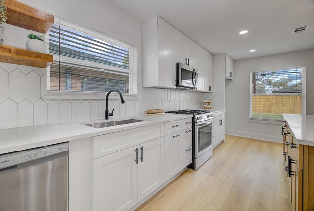 5822 Birchmont Drive, Houston, TX 77092