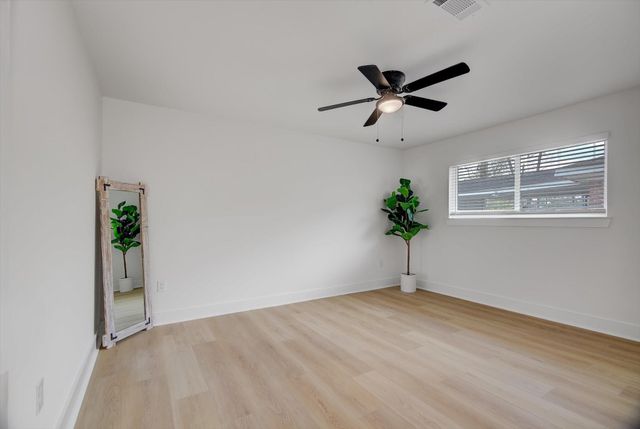 5822 Birchmont Drive, Houston, TX 77092