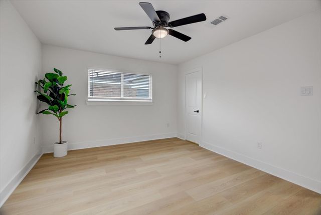 5822 Birchmont Drive, Houston, TX 77092